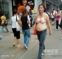 成都春熙路真人版小月月引惨烈围观