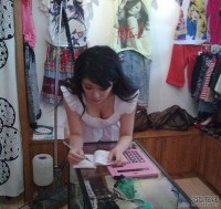 安泰夜市附近偷拍一位身材惹火的老板娘