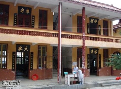 其他的都去睡觉了，怎么还有几个在洗衣服呢，不会是被罚的吧
