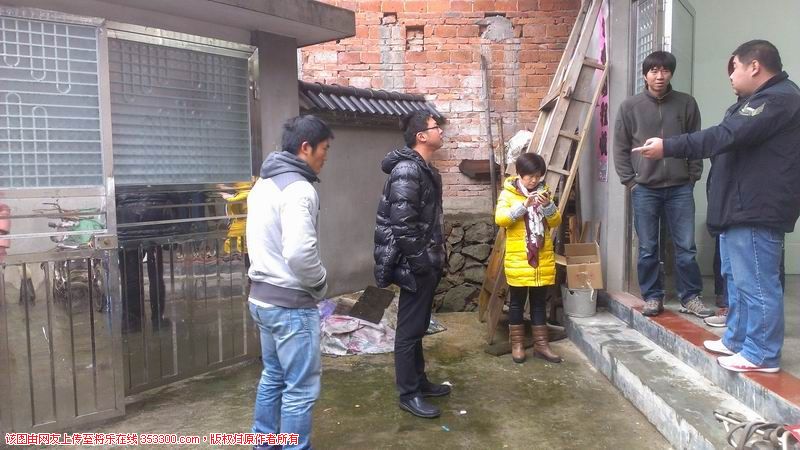 210_1_18163152调整大小%20省皮筏赛艇运动管理中心领导看望黄存光父母1.jpg