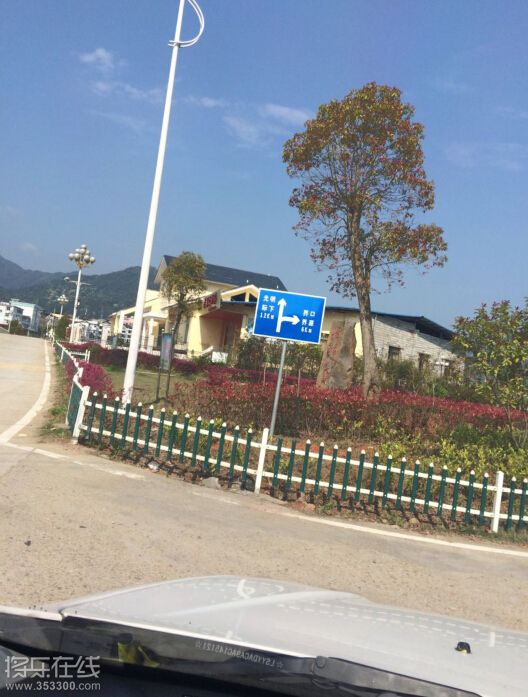 差点走错路  其实就是往光明方向直走 不要转任何弯 看看路牌上写着还有12公里 想想县城到光明就是12公里 想 ...