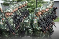雪豹突击队全副武装 每人装备价值30万元