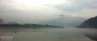 晨雨生暮岚，山城锦绣妆