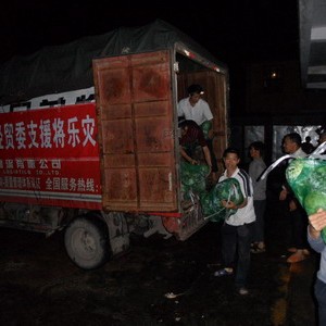 三明市经贸委连夜赶往安仁乡急送救灾物质