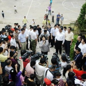 省委书记孙春兰、省长黄小晶到大源视察灾情