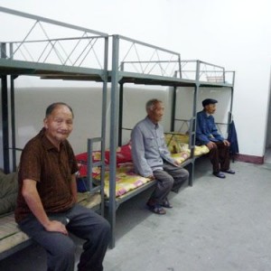 高唐中心小学积极帮助政府安置灾民