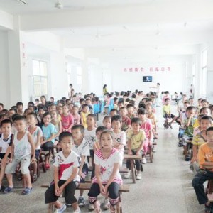高唐中心小学积极组织学生收看《开学第一课》