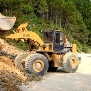 我县农村公路灾后修复重建工作进入冲刺攻坚