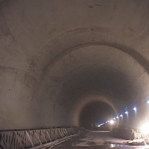 向莆铁路将乐段建设佳音频传：11540米的宝台山隧道贯通