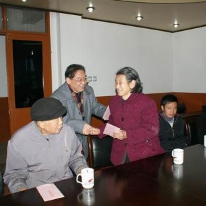 省慈善总会副会长兰致和到我县慰问特困群众并考察项目