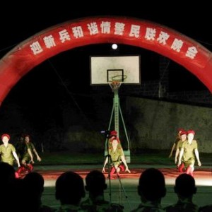 县文艺小分队到武警中队举行“迎新兵、和谐情”文艺联欢晚会