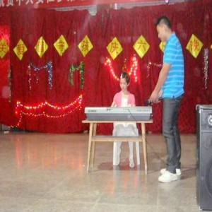 安仁乡举办“关爱留守孩庆六一”晚会