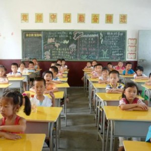 高唐中心小学：新课桌，新班级，迎新工作赢得家长肯定