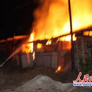 白莲一竹制品厂发生火灾 消防官兵11个小时成功扑救